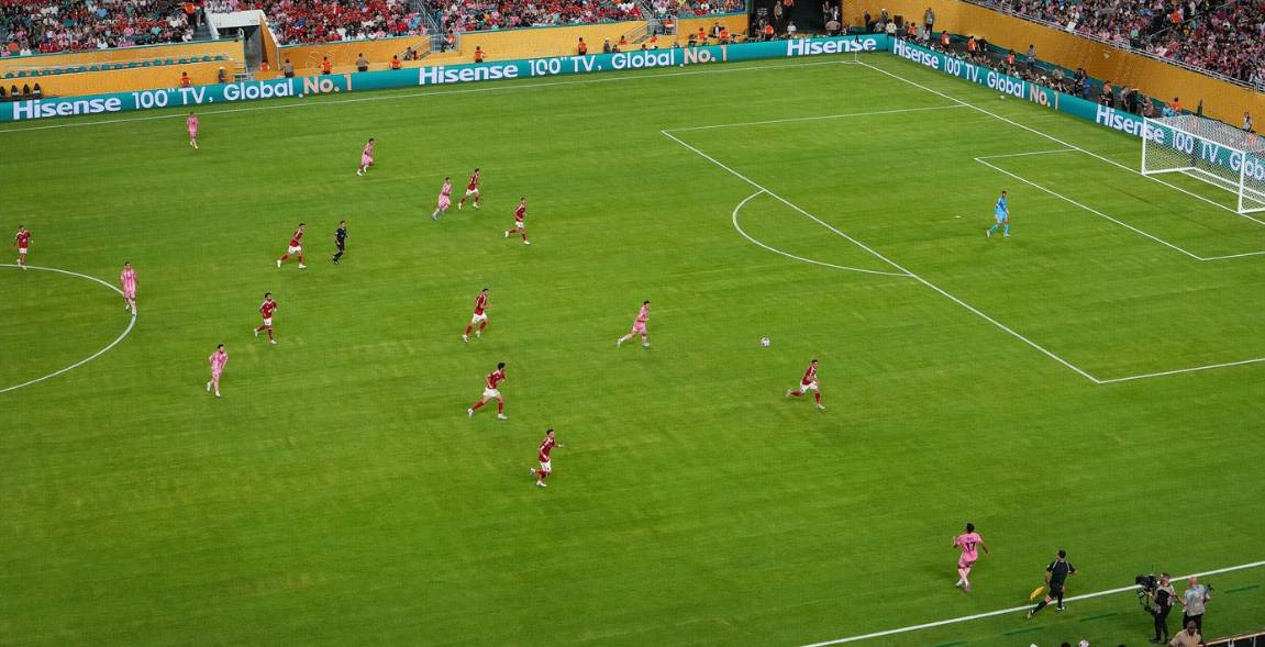  梅西在瑞士队比赛中绝杀，出色防守引发热议！